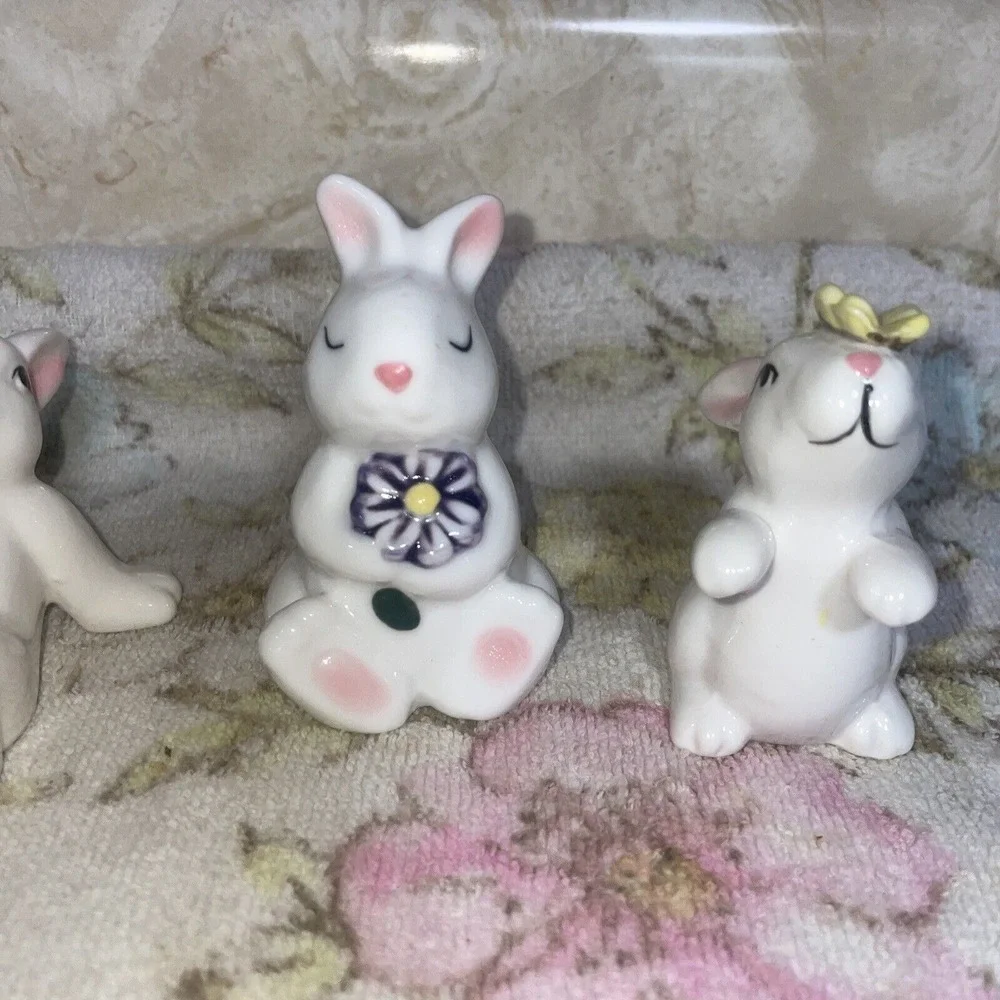 Two Pairs‎ Of Easter Bunny Salt And Pepper Shakers